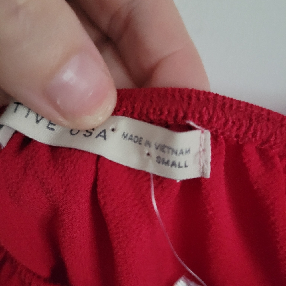 Active USA Women’s Red Puff Sleeve Button Front Crop Top Size Small NWT - Picture 3 of 5